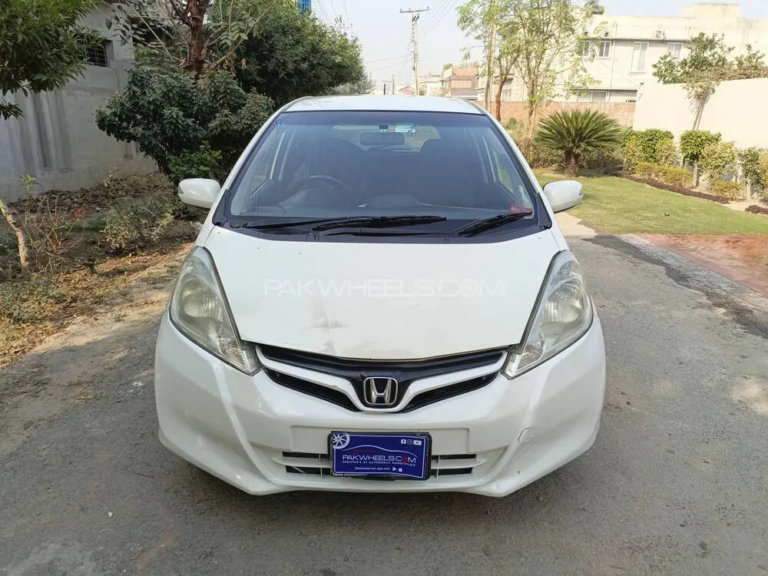 Honda Fit 1.3 Hybrid Navi Premium Selection 2011